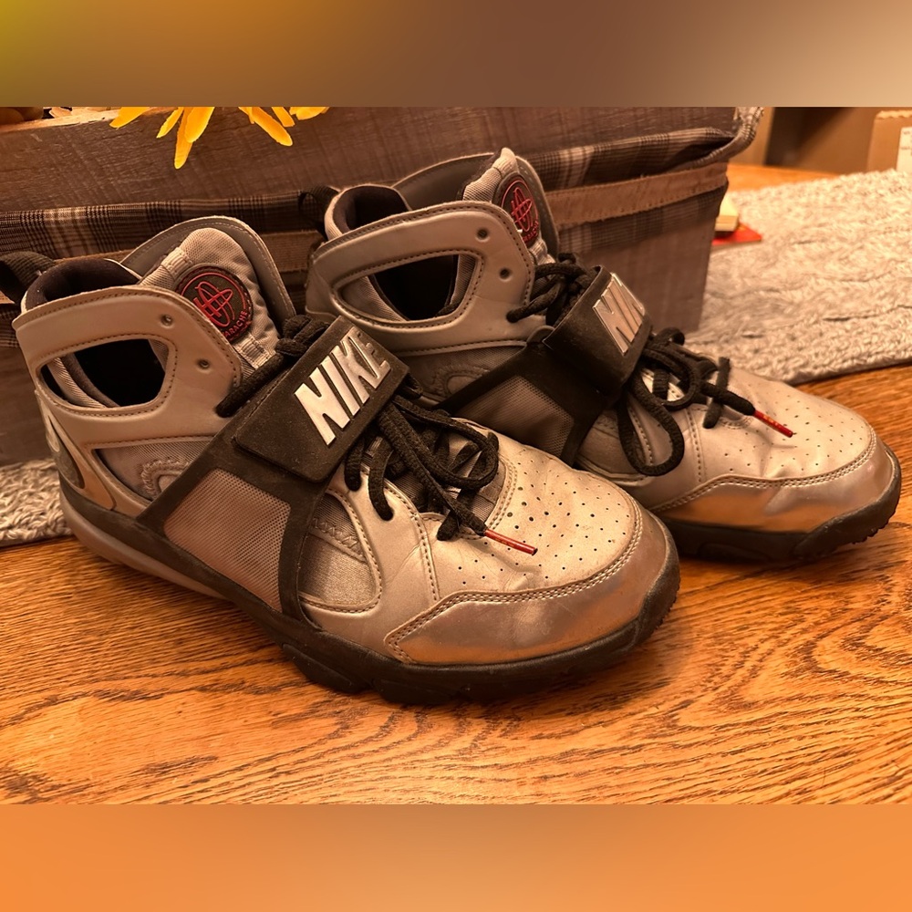 NIKE Silver/Black Huarache ZOOM. US 10.5.